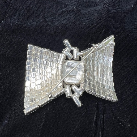 VINTAGE ABSTRACT RHINESTONE BOW BROOCH - Picture 4 of 4